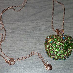 betsey johnson necklace